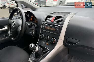 Хэтчбек Toyota Auris 2008 в 