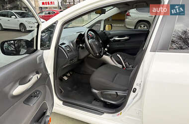Хэтчбек Toyota Auris 2008 в 