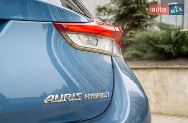 Хэтчбек Toyota Auris 2016 в 