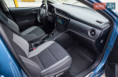Хэтчбек Toyota Auris 2016 в 