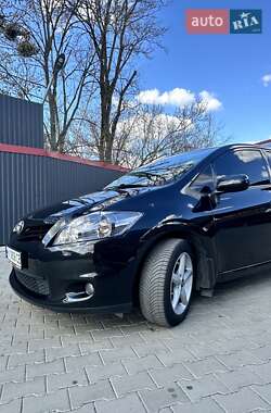 Хетчбек Toyota Auris 2011 в 