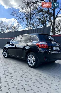 Хетчбек Toyota Auris 2011 в 