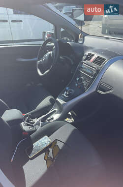 Хэтчбек Toyota Auris 2010 в 
