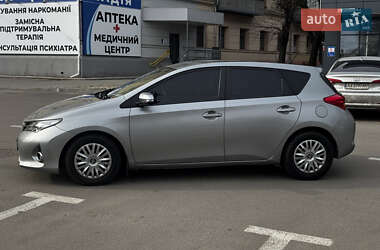 Хетчбек Toyota Auris 2015 в Харкові
