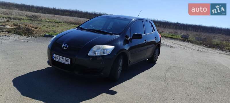 Хэтчбек Toyota Auris 2007 в 