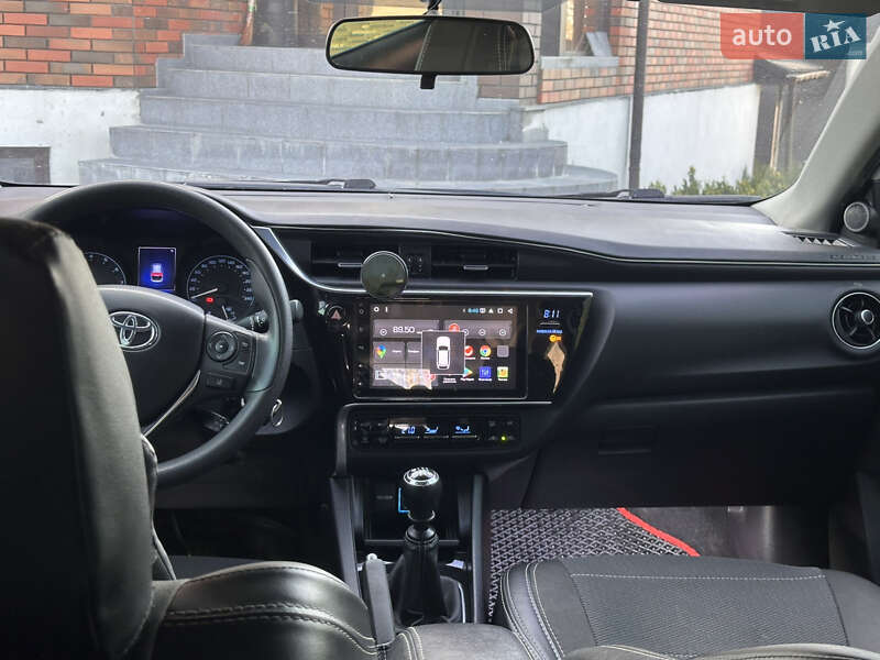Універсал Toyota Auris 2015 в Радомишлі
