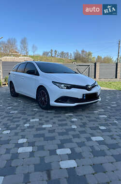 Универсал Toyota Auris 2015 в 