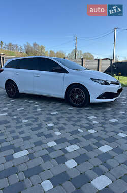 Универсал Toyota Auris 2015 в 