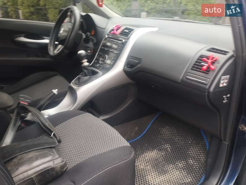 Хэтчбек Toyota Auris 2010 в Черновцах