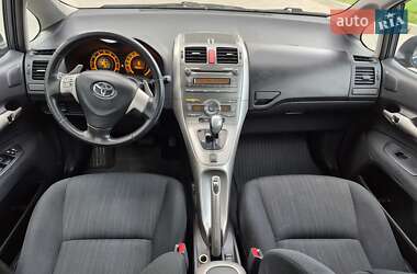 Хэтчбек Toyota Auris 2008 в 