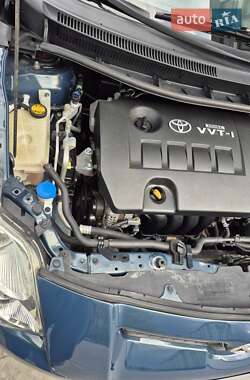 Хэтчбек Toyota Auris 2008 в 
