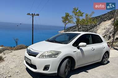 Хэтчбек Toyota Auris 2011 в 