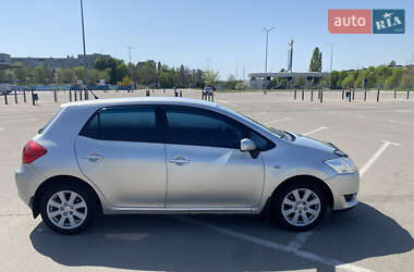 Хэтчбек Toyota Auris 2007 в 