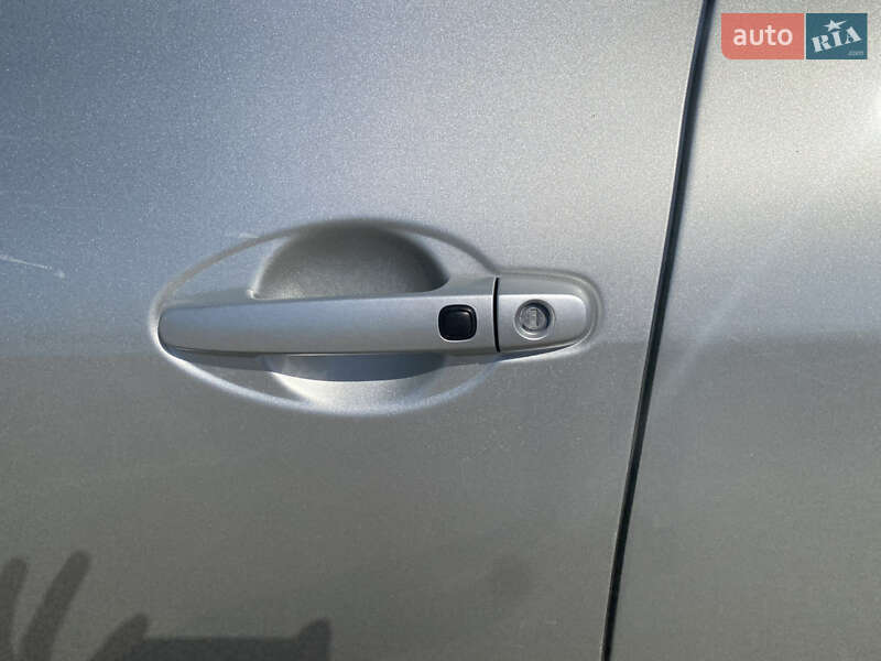 Хэтчбек Toyota Auris 2007 в Харькове