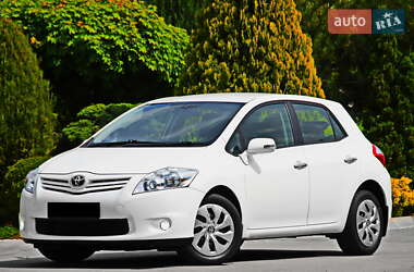 Хэтчбек Toyota Auris 2012 в Днепре