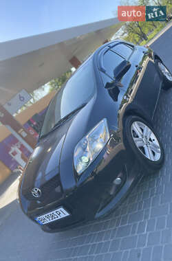 Хэтчбек Toyota Auris 2007 в 