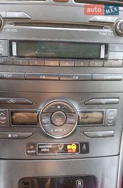 Хэтчбек Toyota Auris 2008 в 