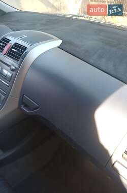 Хэтчбек Toyota Auris 2008 в 