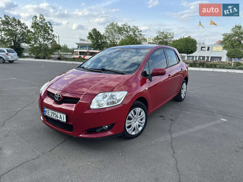 Хэтчбек Toyota Auris 2008 в 
