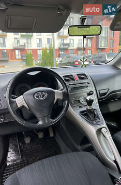 Хэтчбек Toyota Auris 2008 в 
