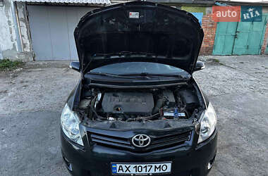 Хэтчбек Toyota Auris 2008 в 