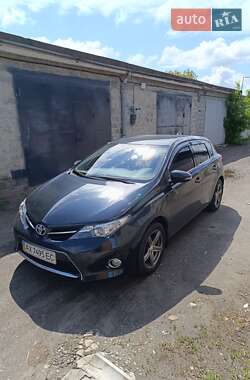 Хэтчбек Toyota Auris 2013 в 