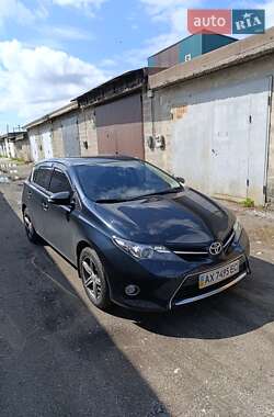 Хэтчбек Toyota Auris 2013 в 