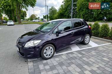 Хэтчбек Toyota Auris 2010 в 