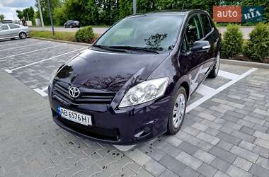 Хэтчбек Toyota Auris 2010 в 