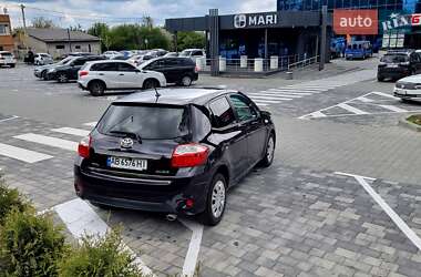 Хэтчбек Toyota Auris 2010 в 