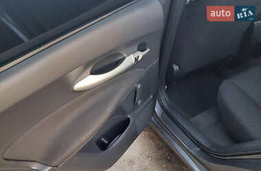 Хетчбек Toyota Auris 2011 в 
