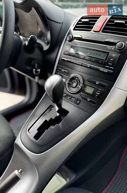 Хэтчбек Toyota Auris 2010 в 