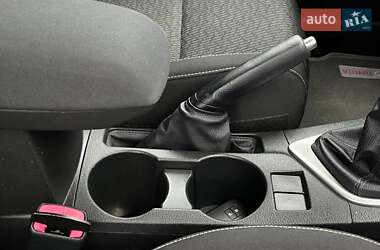 Хэтчбек Toyota Auris 2014 в 