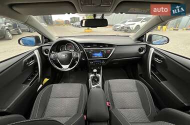 Хэтчбек Toyota Auris 2014 в 