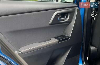 Хэтчбек Toyota Auris 2014 в 