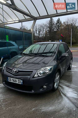 Хэтчбек Toyota Auris 2010 в Львове