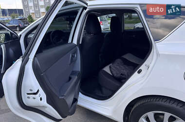 Хетчбек Toyota Auris 2014 в 