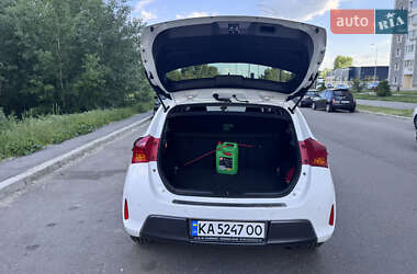 Хетчбек Toyota Auris 2014 в 