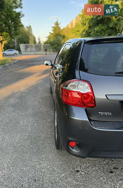 Хетчбек Toyota Auris 2010 в 