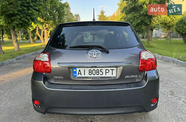 Хетчбек Toyota Auris 2010 в 