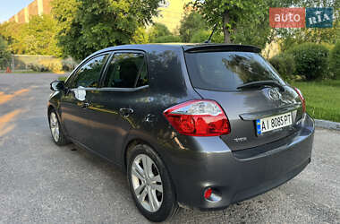 Хетчбек Toyota Auris 2010 в 
