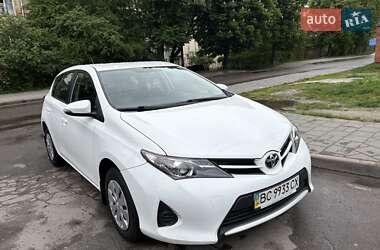 Хэтчбек Toyota Auris 2013 в 