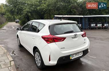 Хэтчбек Toyota Auris 2013 в 