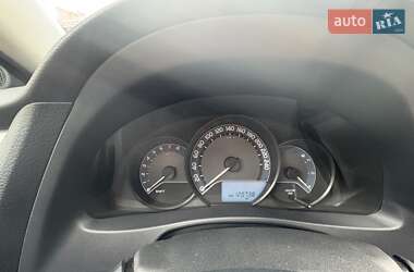 Хэтчбек Toyota Auris 2013 в 