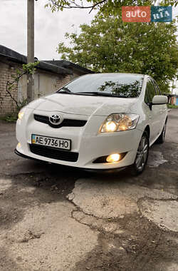 Хэтчбек Toyota Auris 2009 в 