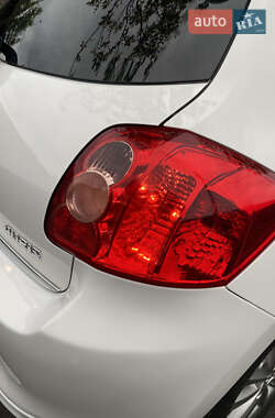 Хэтчбек Toyota Auris 2009 в 