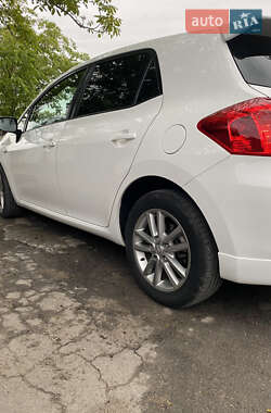 Хэтчбек Toyota Auris 2009 в 