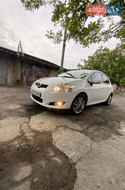 Хэтчбек Toyota Auris 2009 в 