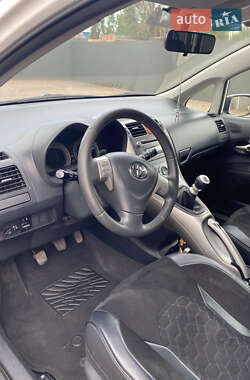Хэтчбек Toyota Auris 2009 в 