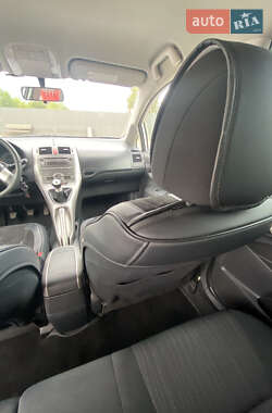 Хэтчбек Toyota Auris 2009 в 